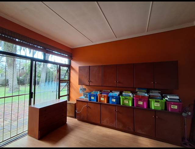4 BEDROOM FREESTANDING FOR SALE IN STILFONTEIN EXT 3
